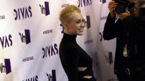 Watch Miley Cyrus Goes Nude Video