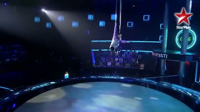 Watch India's Dancing SuperStar - 27h July 2013 - Palden and Khyati's aerial act - Eo 26 Video