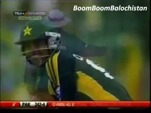 Watch Umar Akmal Destroys Ajantha Mendis Video