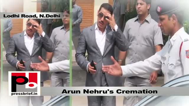 Watch Sonia Gandhi, Rahul Gandhi, Priyanka Gandhi attend Arun Nehru's cremation Video