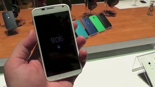 Watch Moto X Hands-On Video