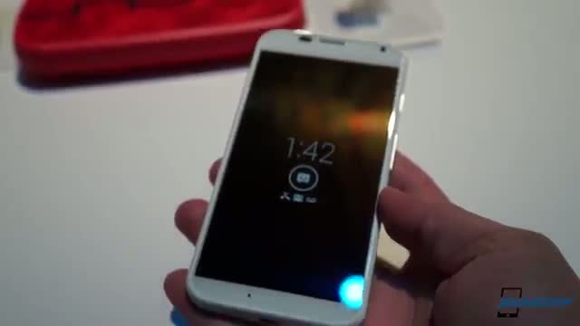 Watch Moto X: Hands-On, Hardware Tour, & Feature Rundown Video