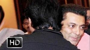 Watch Shahrukh Khan Invites Salman Khan For Iftaar Party (Friendship Day Special) Video