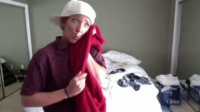 Watch Jenna Marbles - How Guys Pack A Suitcase Video