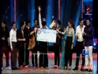 Watch India's Dancing SuperStar 2013 WINNERS MJ5's Winning Moments with Akshay Kumar & Sonakshi Video