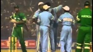 Watch Sachin Tendulkar Magical Last Over - IND Vs SA 1993 Semi Final Hero Cup Video
