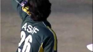 Watch Mohammad Asif Magic Ball to Cameron White Video