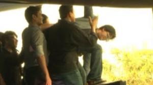 Watch Shahrukh Khan's SHOCKING STUNT in public Video