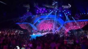 Watch Paramore "Still Into You" Teen Choice Awards 2013 Video
