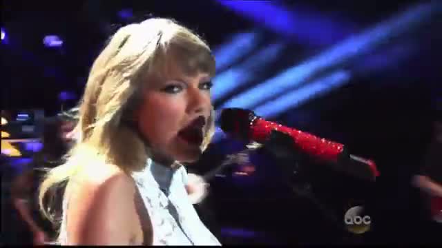 Watch Taylor Swift "Red" CMA Music Festival 2013 Video