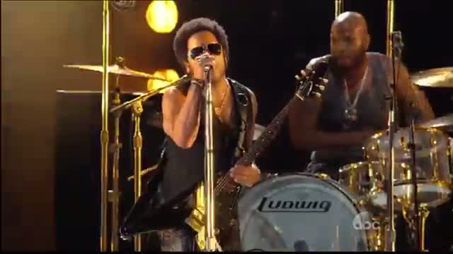 Watch Lenny Kravitz and Jason Aldean " Are You Gonna Go My Way" CMA Music Festival 2013 Video