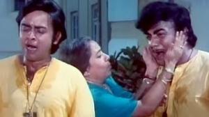 Watch Ghar Se Nikal Diya - Comedy Scene - Do Phool (1973) - Ashok Kumar, Mehmood, Vinod Mehra Video