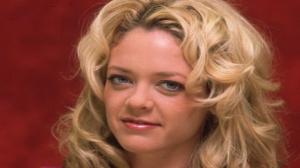 Watch â€˜That â€™70s Showâ€™ Star Lisa Robin Kelly Dead at Age 43 Video
