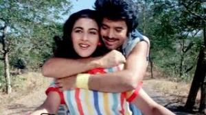 Watch Jab Jab Kisi Ladake Ko - Hindi Romantic Song - Kala Dhanda Gorey Log (1986) - Amrita Singh, Akbar Khan Video