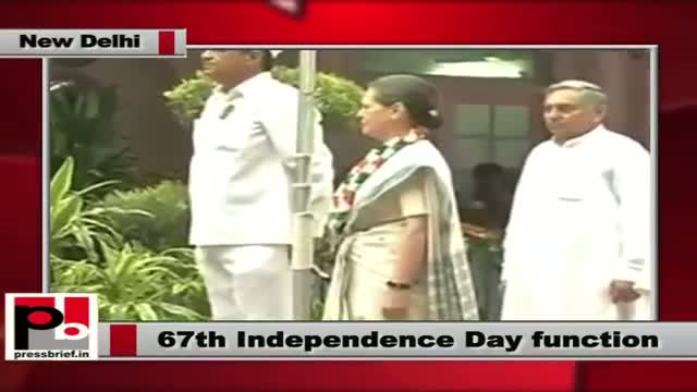 Watch Sonia Gandhi hoists tricolour at AICC headquarters on 67th I-day Video