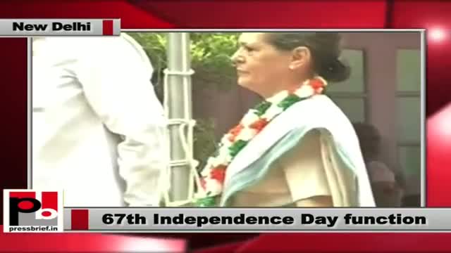 Watch Sonia Gandhi hoists tricolour at AICC office on 67th Independence day Video
