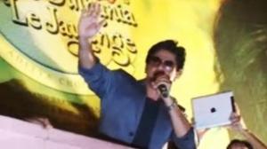 Watch Shahrukh Khan Chennai Express Maratha Mandir Video