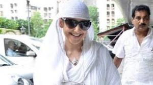 Watch Manisha Koirala FIRST PUBLIC appearance post CANCER BATTLE Video