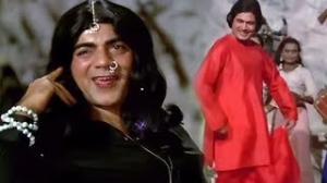Watch Mehmood Comedy Song - Hamara Kaam Hai - Hatyara (1977) - Rajesh Khanna in a Special Guest Appearance (Old is Gold) Video