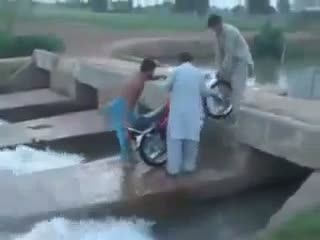 Watch Very funny clip pakistani hahahaha -pakistan funny clips Video