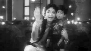 Watch Mile Hai Chirago Ke Rangeen Diwali Hain - Diwali Festival Special Song - Nazrana (1961) Old is Gold Video