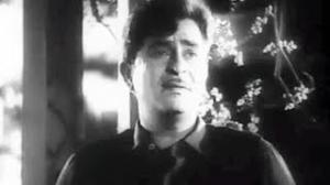 Watch Ek Woh Bhi Diwali Thi - Bollywood Sad Song - Raj kapoor - Nazrana (1961) Old is Gold Video