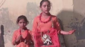 Watch Mata Ke Darbar - Hindi Movie Song - Teri Pooja Kare Sansar (1985) Video