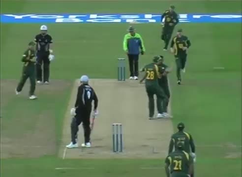 Watch Highlights - Notts Outlaws beat Somerset in Yorkshire Bank 40 semi-final Video
