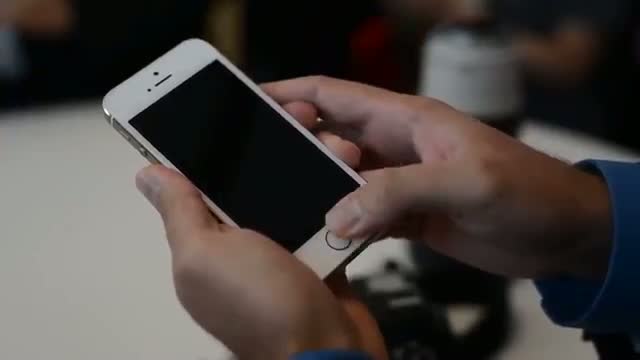Watch Apple iPhone 5S: Hands On HD Video