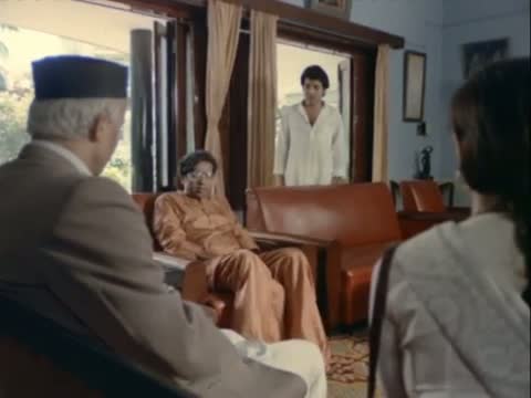 Watch Anupan Kher & Nilu Phule In Superhit Scene - Saraansh (1984) Video