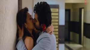 Watch Sadi Gali Aaja - Nautanki Saala (Unplugged) Full Video Song - Ayushmann Khurrana & Pooja Salvi Video