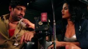 Watch Veena Malik collects her due professionally - Zindagi 50 50 Video