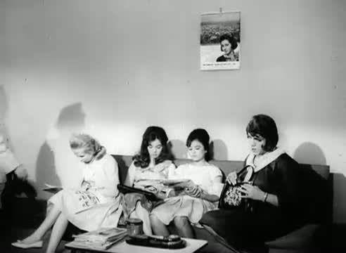Watch Mehmood as a Hot Indian Model - Superhit Classic Comedy Scene - Bhoot Bangla (1965) Video
