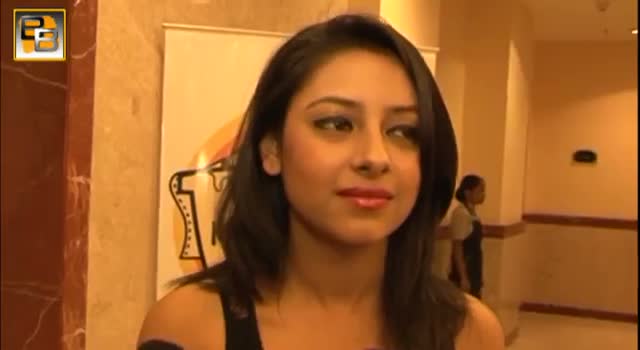 Watch Gauhar Khan & Pratyusha CATFIGHT in Bigg Boss 7 16th September 2013 Episode 1 Video