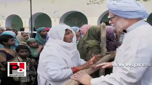Watch Sonia Gandhi, Rahul Gandhi meet riot-victims at Muzaffarnagar Video