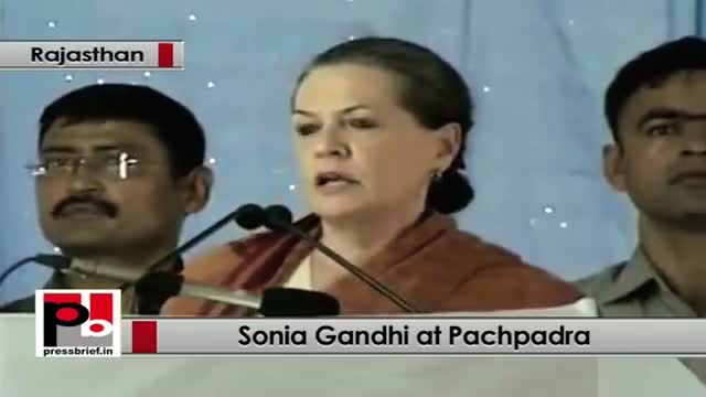 Watch Sonia Gandhi in Barmar (Rajasthan) talks about historic Land Acquisition Bill Video