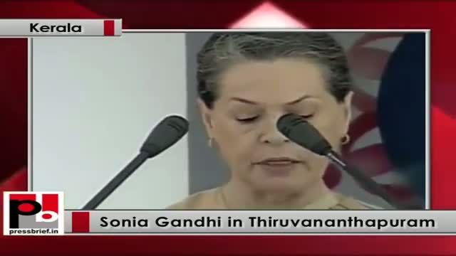 Watch Sonia Gandhi in Kerala, launches zero landless project of the Congress-led UDF government Video