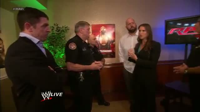 Watch WWE Raw: Stephanie McMahon saves Big Show from being arrested - Sept. 30, 2013 Video