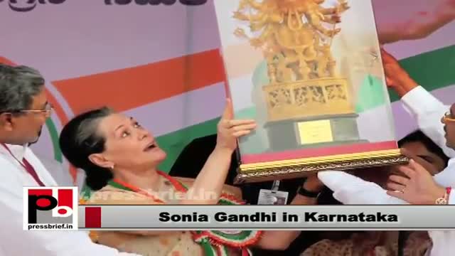 Watch Sonia Gandhi at a huge Congress rally in Mandya (Karnataka); thanks people Video