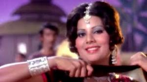 Watch Mere Dekh Ke Lambe Baal - Classic Peppy Song - Salaakhen (1975) - Shashi Kapoor, Sulakshana Pandit [Old is Gold] Video