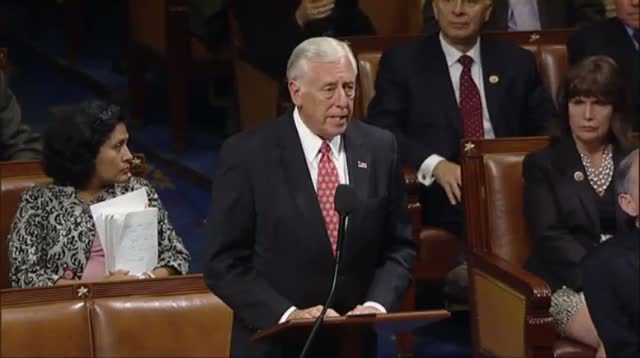 Watch Lawmakers Applaud Capitol Police After Lockdown Video