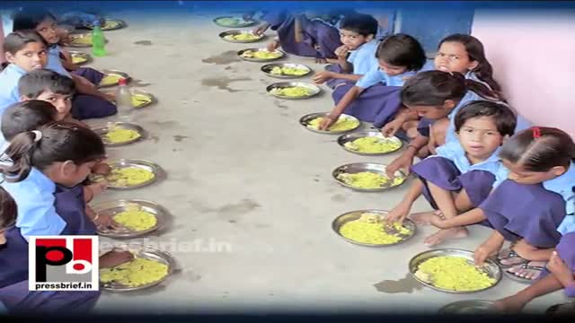 Watch Priyanka Gandhi - a perfect leader who easily connects with common people Video