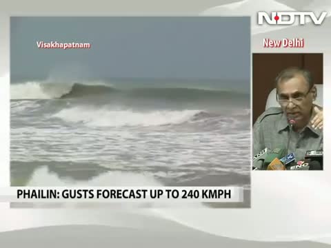 Watch Cyclone Phailin: Landfall expected between 6-8 pm, says MeT department Video