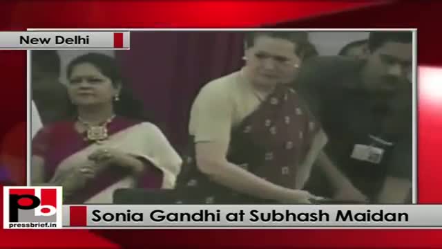 Watch Sonia Gandhi attends Dussehra celebrations at Subhash Maidan in New Delhi Video