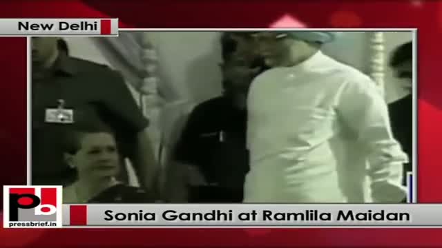 Watch Sonia Gandhi takes part in the Dussehra celebrations at Ramlila Maidan, New Delhi Video