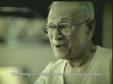 Watch SBI Life Insurance - Taaki pyaar ke beech kabhi paiso ki kami na aaye Video