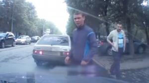 Watch Russian Gangsters Rob Hilarious Driver At Gunpoint Video