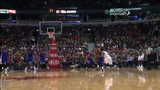 Watch NBA: Derrick Rose Sinks an INCREDIBLE Acrobatic Bucket Video