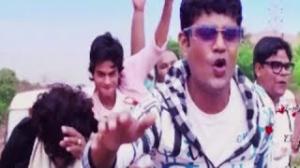Watch Khuraphat - Bollywood Dance Hindi Song - Impatient Vivek (2011) - Vivek Sudarshan, Sayali Bhagat Video