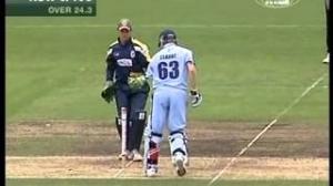 Watch Shane Warne vs Michael Clarke - awesome contest, Clarke is clueless! Video